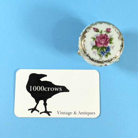 Small Japan floral trinket box on 3 curved legs, tooth fairy box, ring storage - Picture 8 of 10